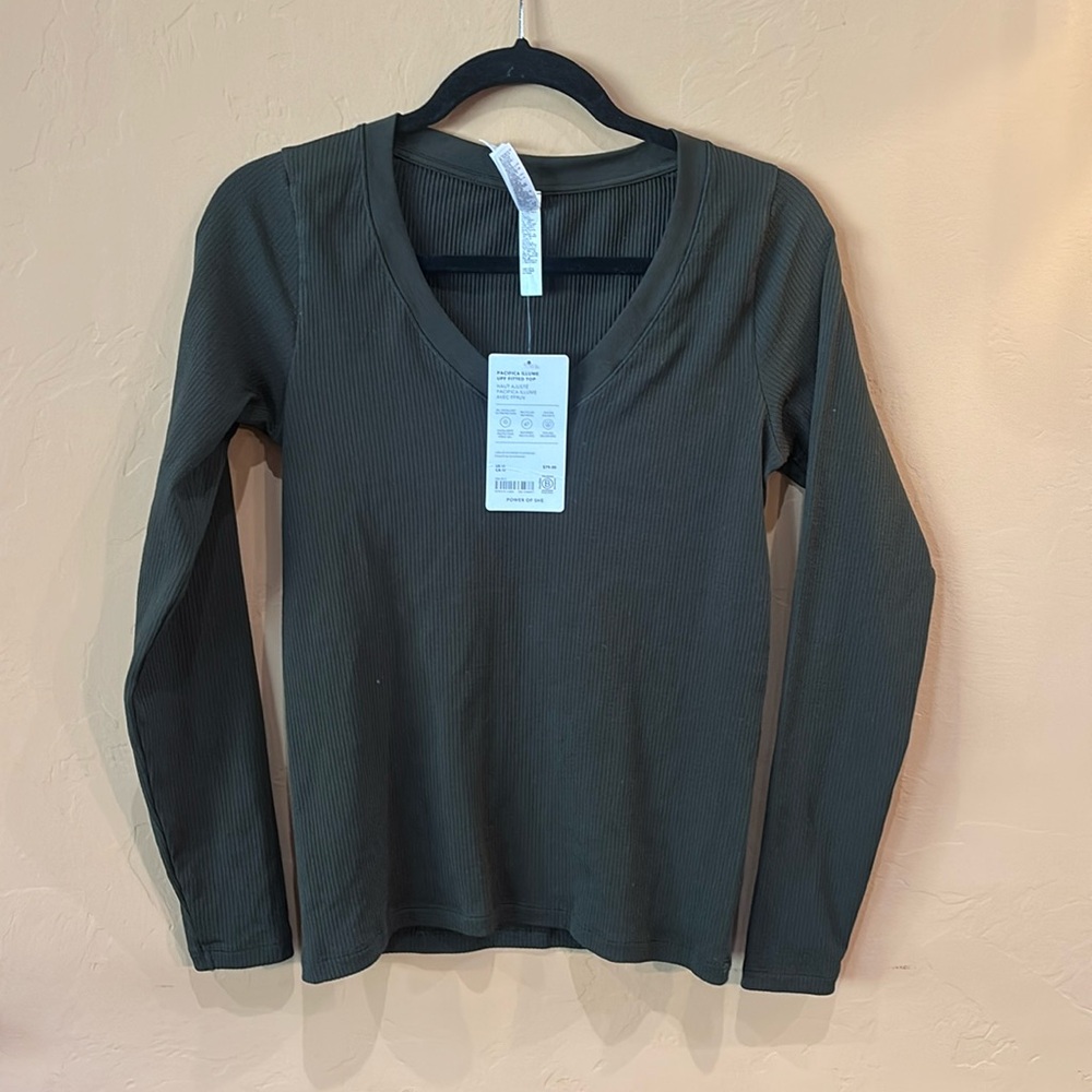 NWT ATHLETA Pacifica Illume UPF Fitted Top